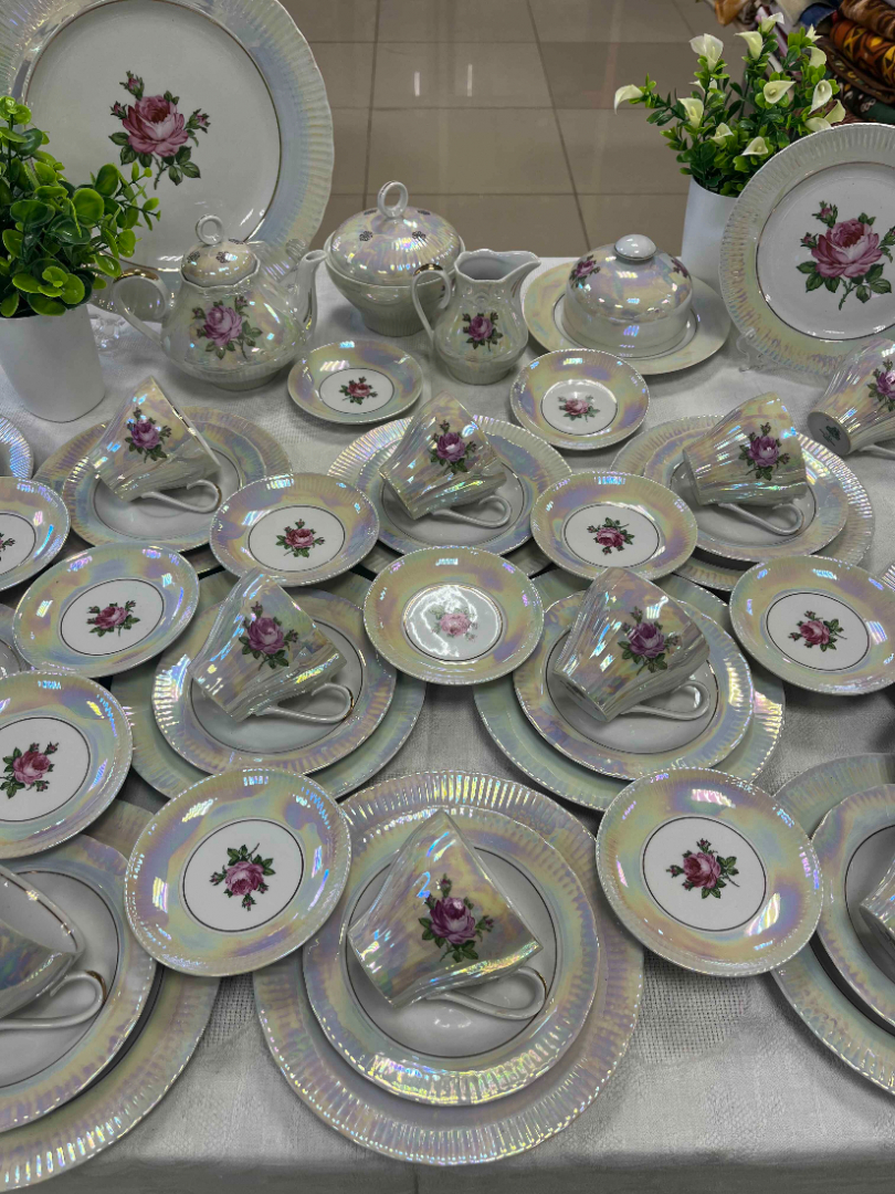 Чайный сервиз "Роза" на 12 персон. Jlmenau GDR. Тонкий рельеф фарфор, перламутр, деколь, золото 53пр. Картинка 1